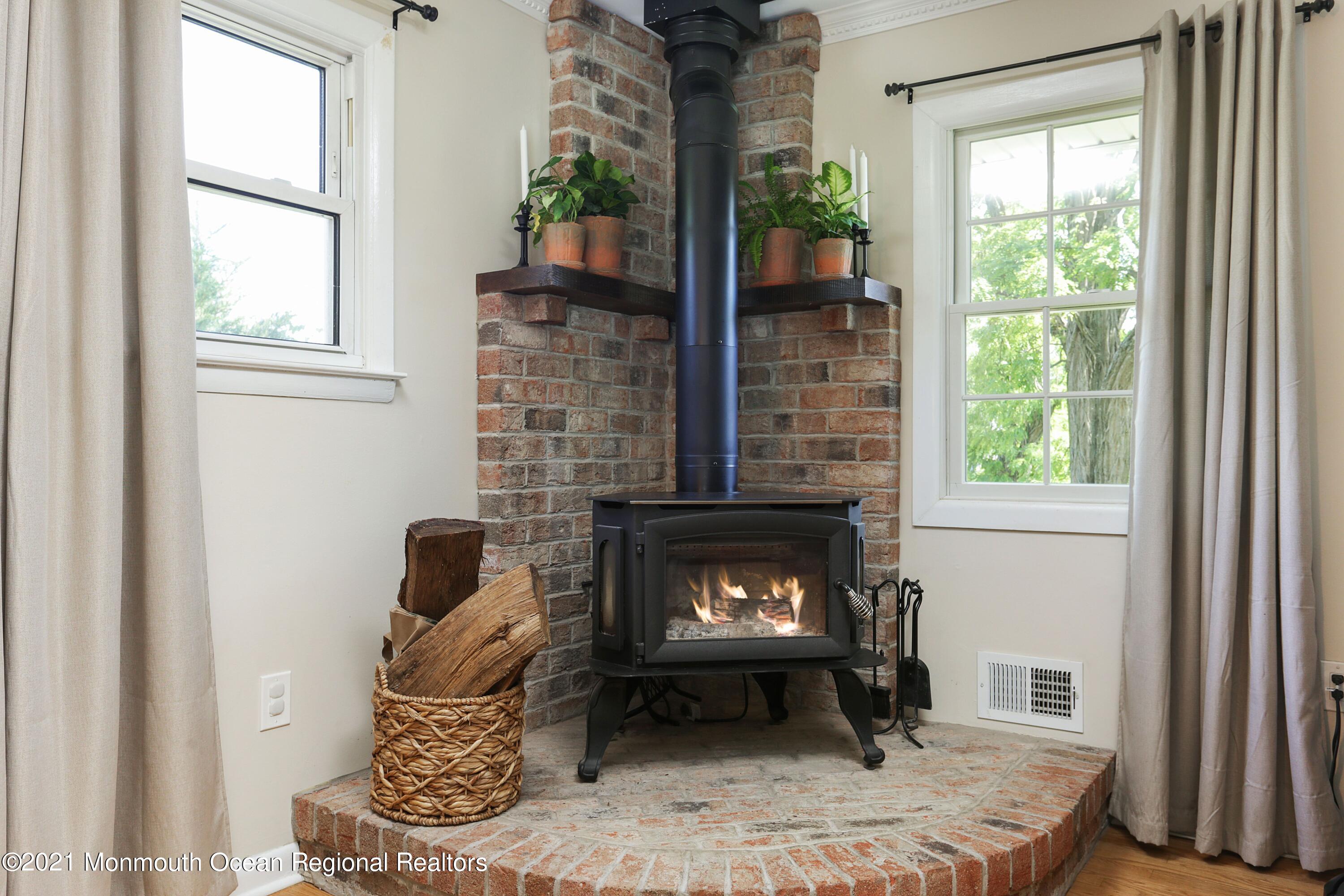 90 Oak Hill Road Middletown, NJ 07701 - Photo 6 of 46 OakhillFP