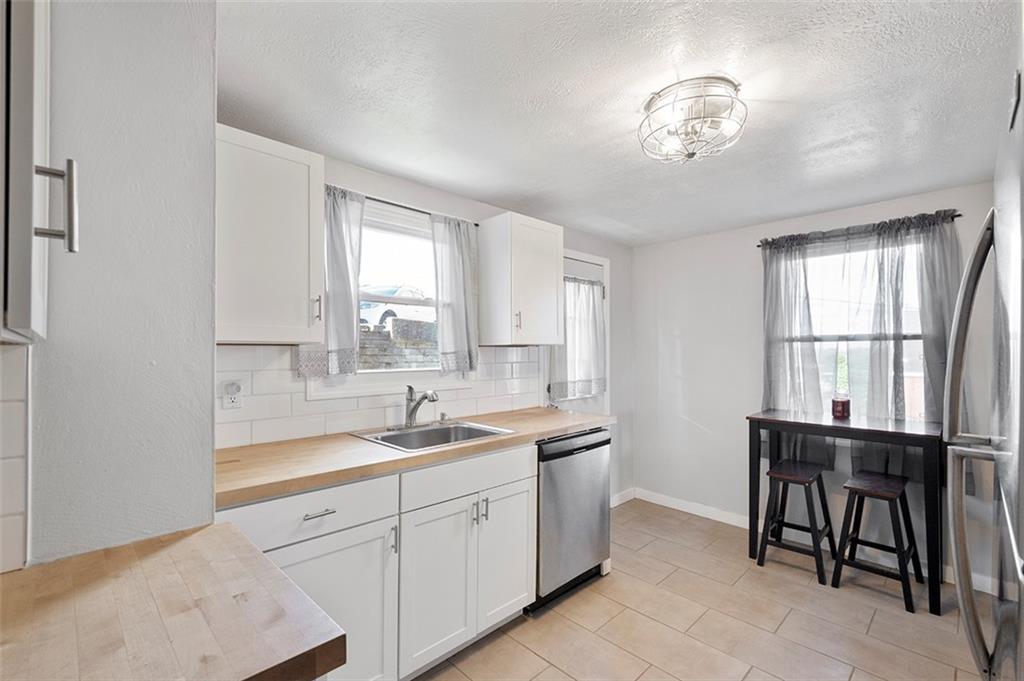 3725 Middleboro Road Pittsburgh, PA 15234 - Photo 8 of 21 Gallery Image 8