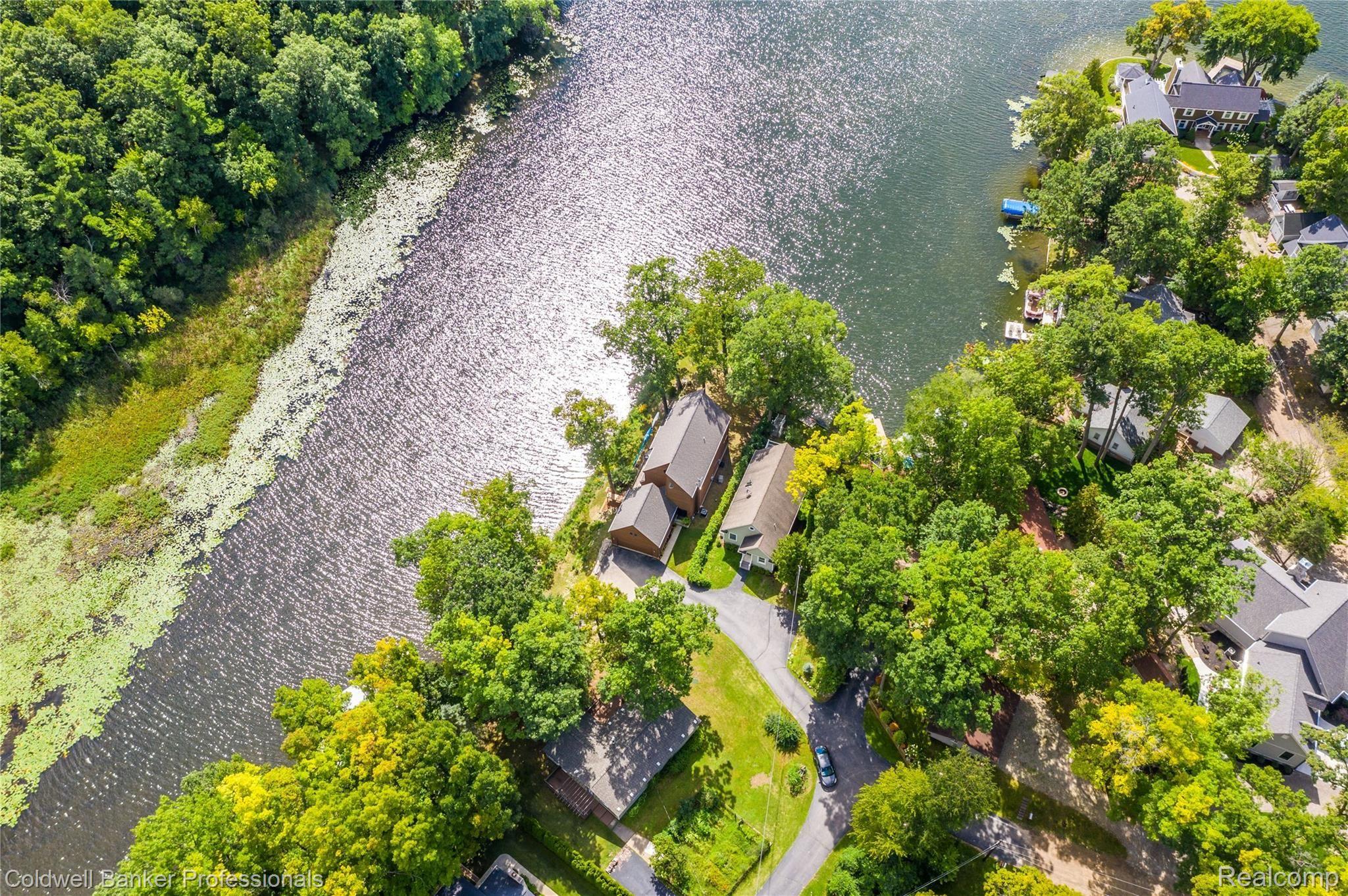 225 Kingston Road Leonard, MI 48367 - Photo 42 of 44 Exteriors 3.jpg