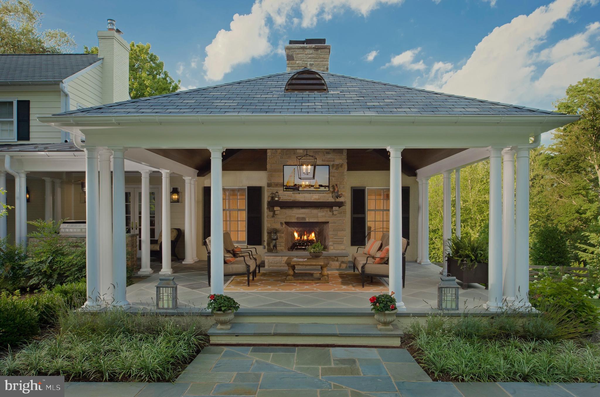 1719 Thornton Ridge Road Baltimore, MD 21204 - Photo 4 of 36 a view of a lobby with a porch