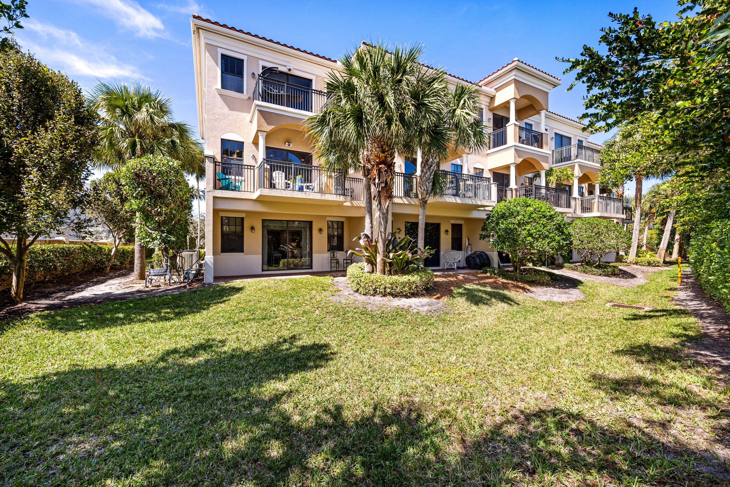 405 Del Sol Circle Tequesta, FL 33469 - Photo 4 of 53 0s9a3668