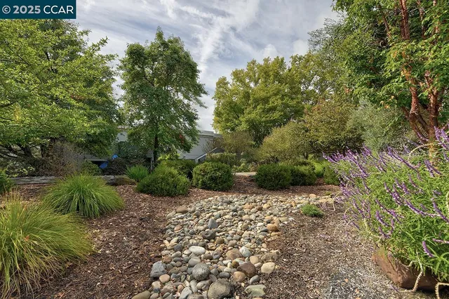 a view of a livingroom with furniture and a workspace