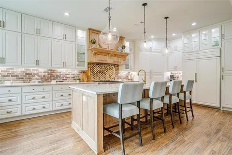 $1,100,000 | 115 Lantana Court, Poolville, TX 76487