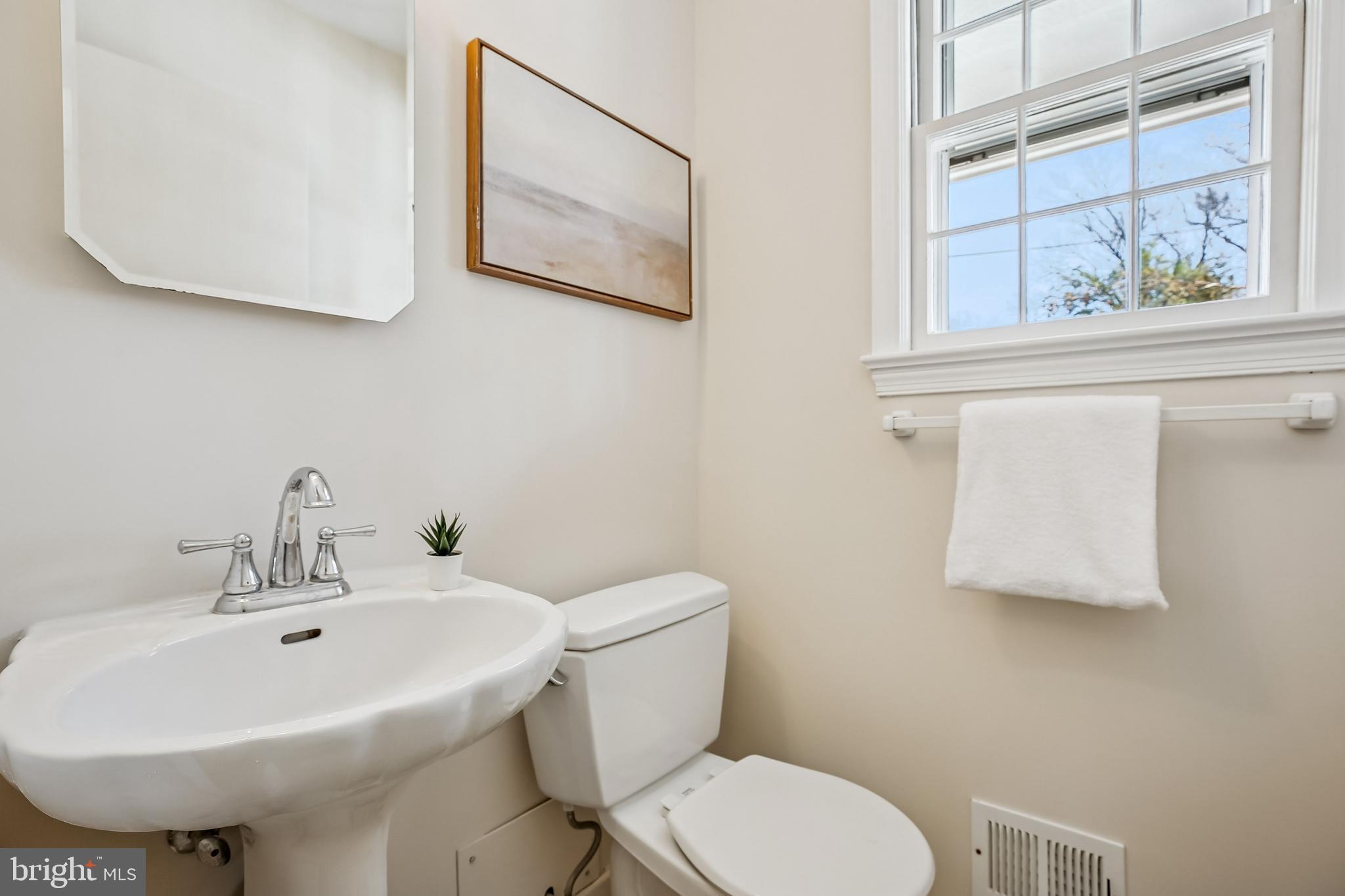 5225 Westpath Way Bethesda, MD 20816 - Photo 16 of 53 Powder Room