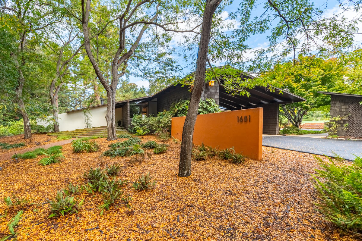 1681 East Valley Road Montecito, CA 93108 - Photo 2 of 61 _ROY5422-HDR