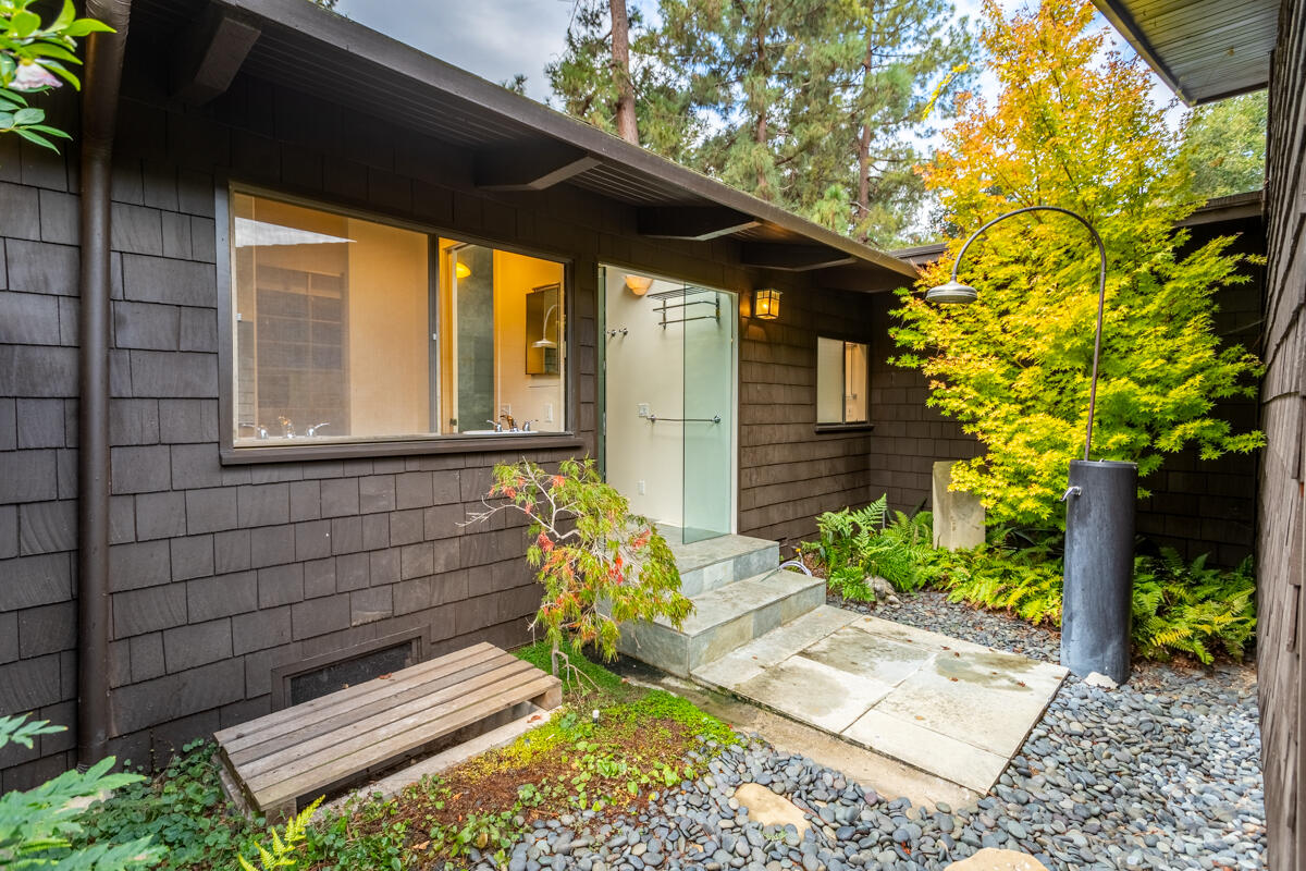 1681 East Valley Road Montecito, CA 93108 - Photo 40 of 61 _ROY5437-HDR