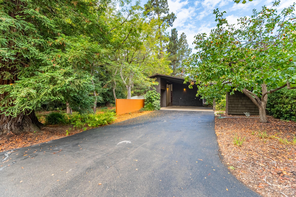 1681 East Valley Road Montecito, CA 93108 - Photo 4 of 61 _ROY5417-HDR