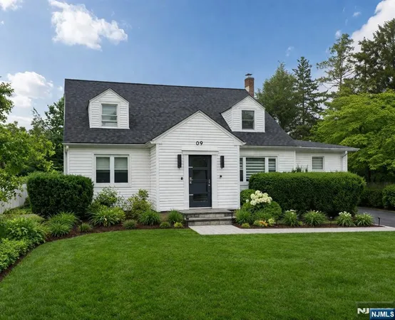 $1,100,000 | 9 Pleasant Avenue, Tenafly, NJ 07670