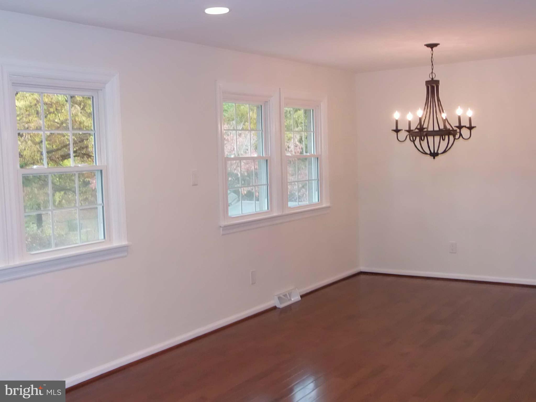 135 Magothy Beach Road Pasadena, MD 21122 - Photo 7 of 30 Dining Room