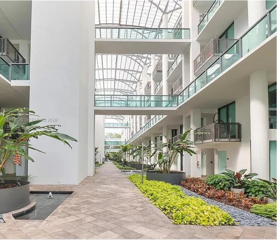 $6,800 | 6000 Collins Avenue, Unit 501, Miami Beach, FL 33140