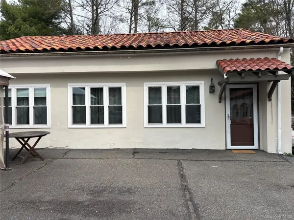 $2,600 | 158 Horseshoe Road, Mill Neck, NY 11765