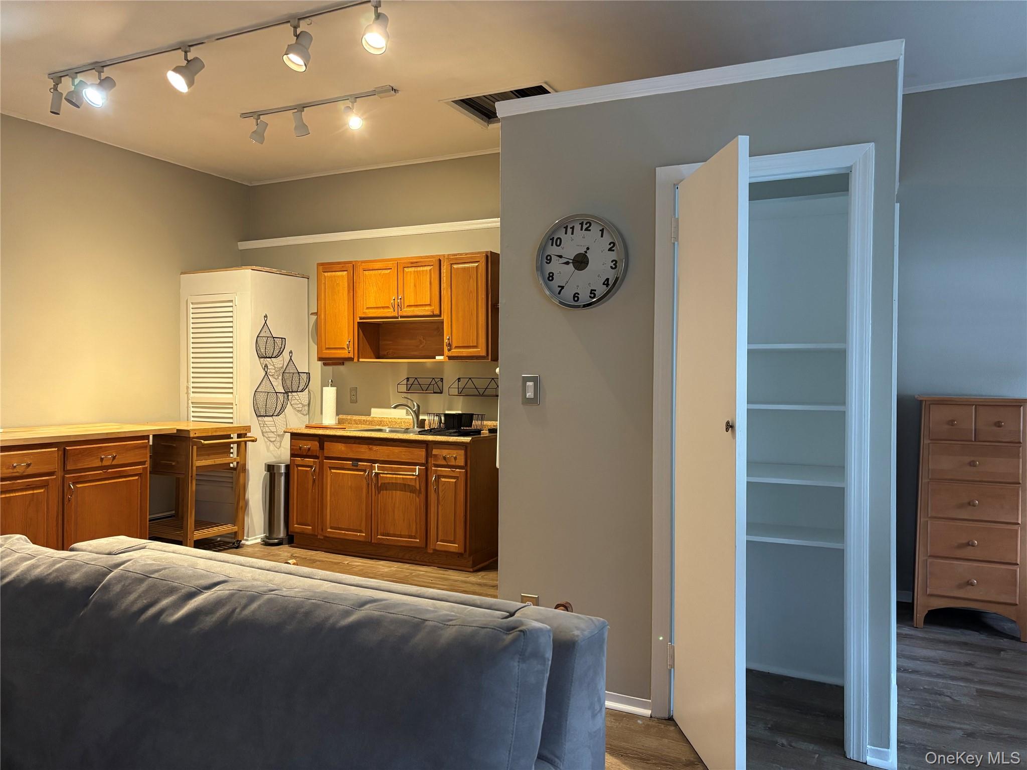 158 Horseshoe Road Mill Neck, NY 11765 - Photo 2 of 10