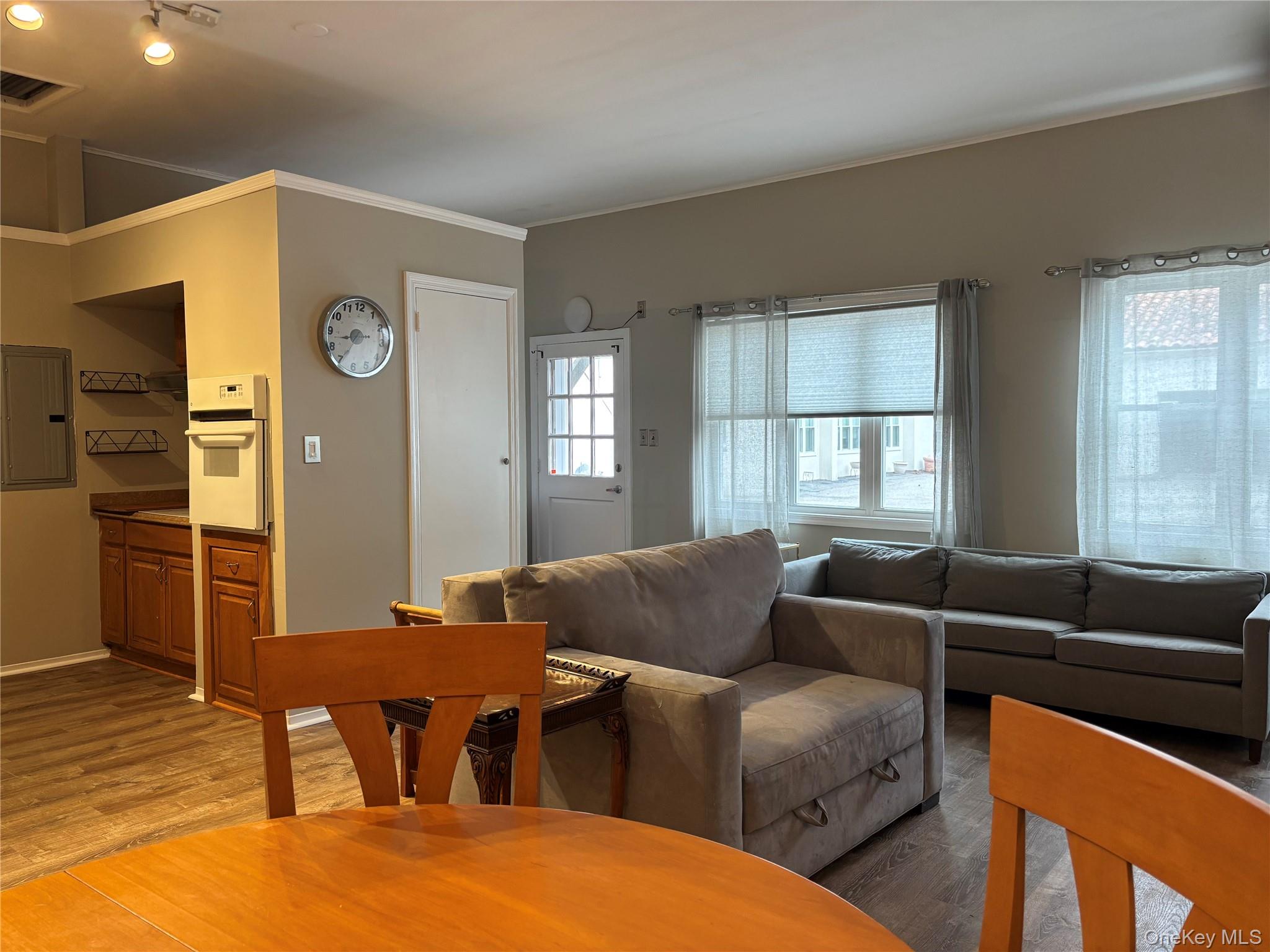 158 Horseshoe Road Mill Neck, NY 11765 - Photo 3 of 10