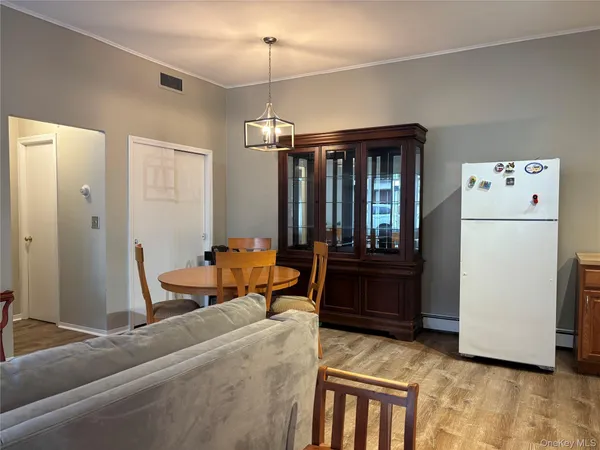 $2,600 | 158 Horseshoe Road, Mill Neck, NY 11765