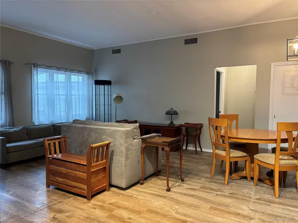$2,600 | 158 Horseshoe Road, Mill Neck, NY 11765