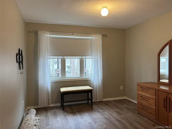 $2,600 | 158 Horseshoe Road, Mill Neck, NY 11765