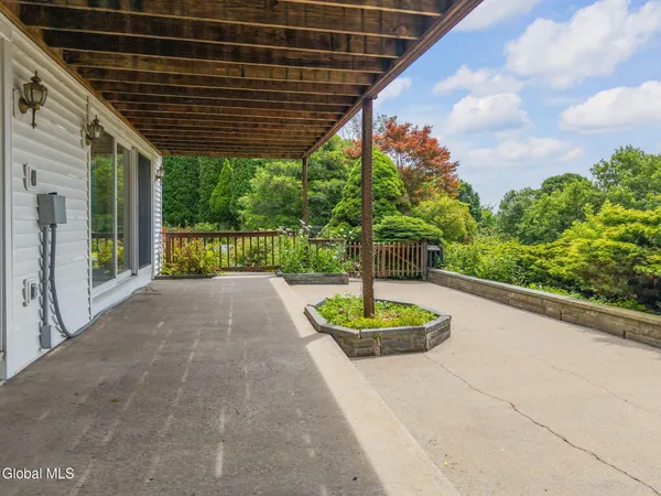 $475,000 | 566 Myers Road, Howes Cave, NY 12092