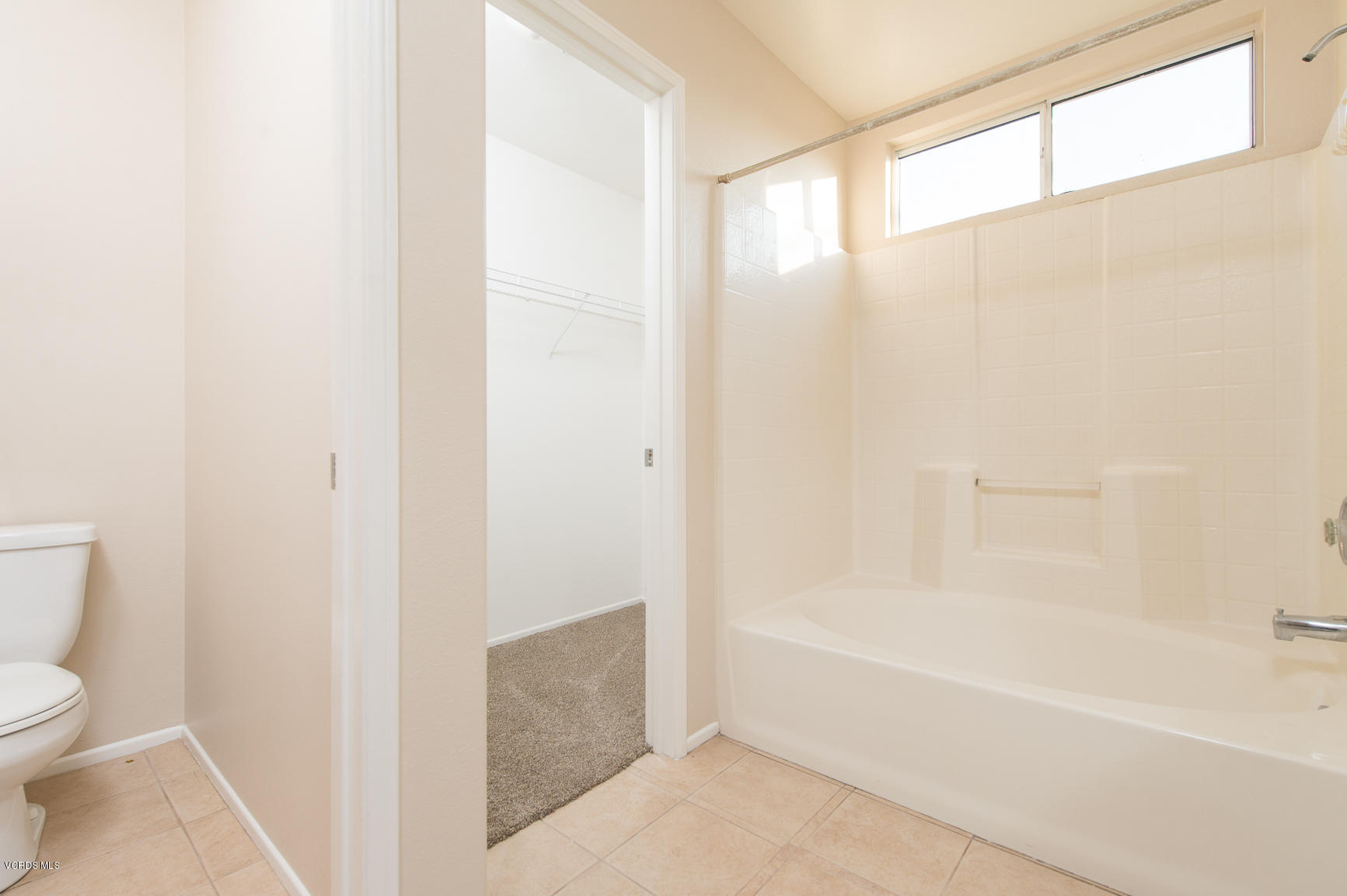 711 Perth Place Oxnard, CA 93035 - Photo 14 of 16 a spacious bathroom with a bathtub and a toilet