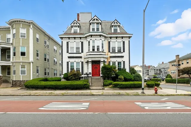 $1,179,000 | 121 North Common Street, Lynn, MA 01902