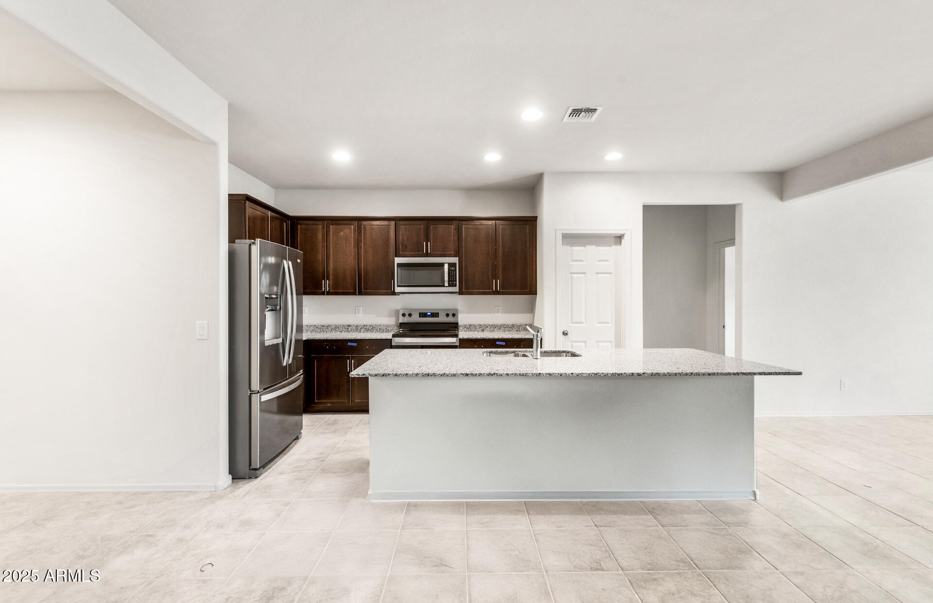 25480 West Chipman Road Buckeye, AZ 85326 - Photo 3 of 24 1 - Kitchen