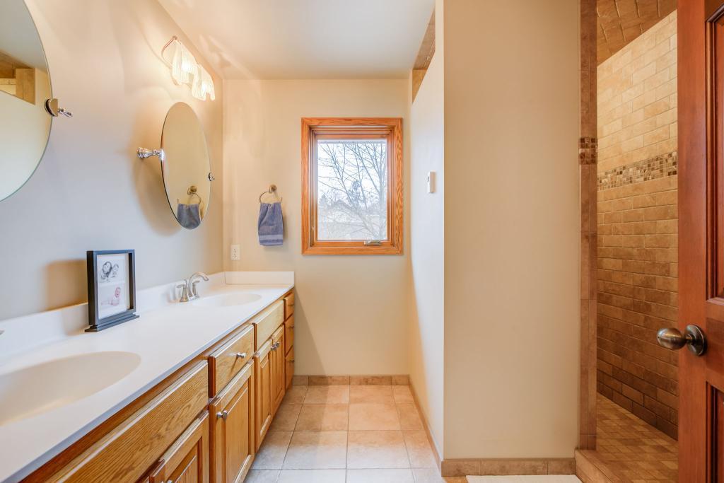 2071 Melody Hill Road Chanhassen, MN 55331 - Photo 22 of 31