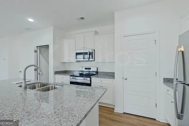 $2,145 | 111 English Oak Lane, Warner Robins, GA 31093