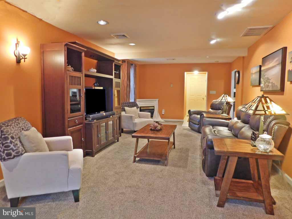 236 Suffolk Road Fairless Hills, PA 19030 - Photo 14 of 26 Gallery Image 14