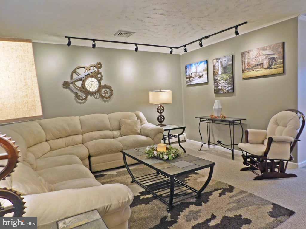 236 Suffolk Road Fairless Hills, PA 19030 - Photo 3 of 26 Gallery Image 3