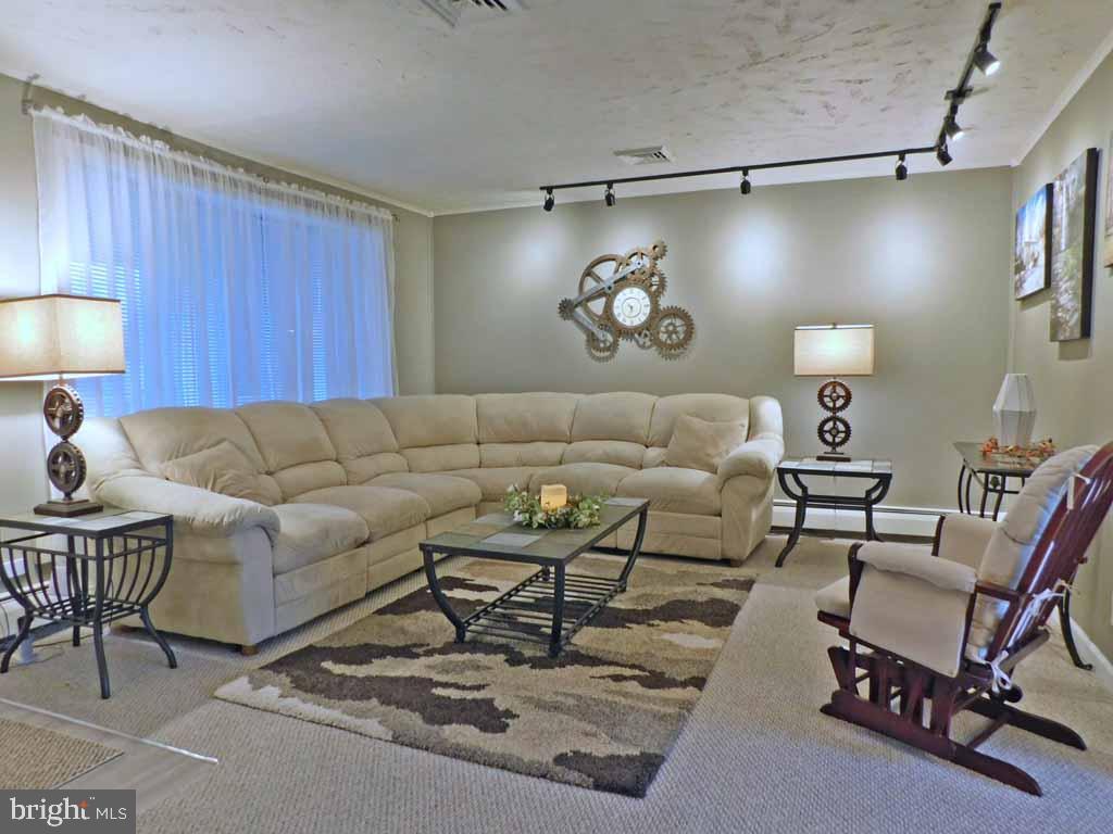 236 Suffolk Road Fairless Hills, PA 19030 - Photo 4 of 26 Gallery Image 4
