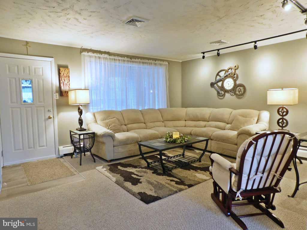 236 Suffolk Road Fairless Hills, PA 19030 - Photo 5 of 26 Gallery Image 5