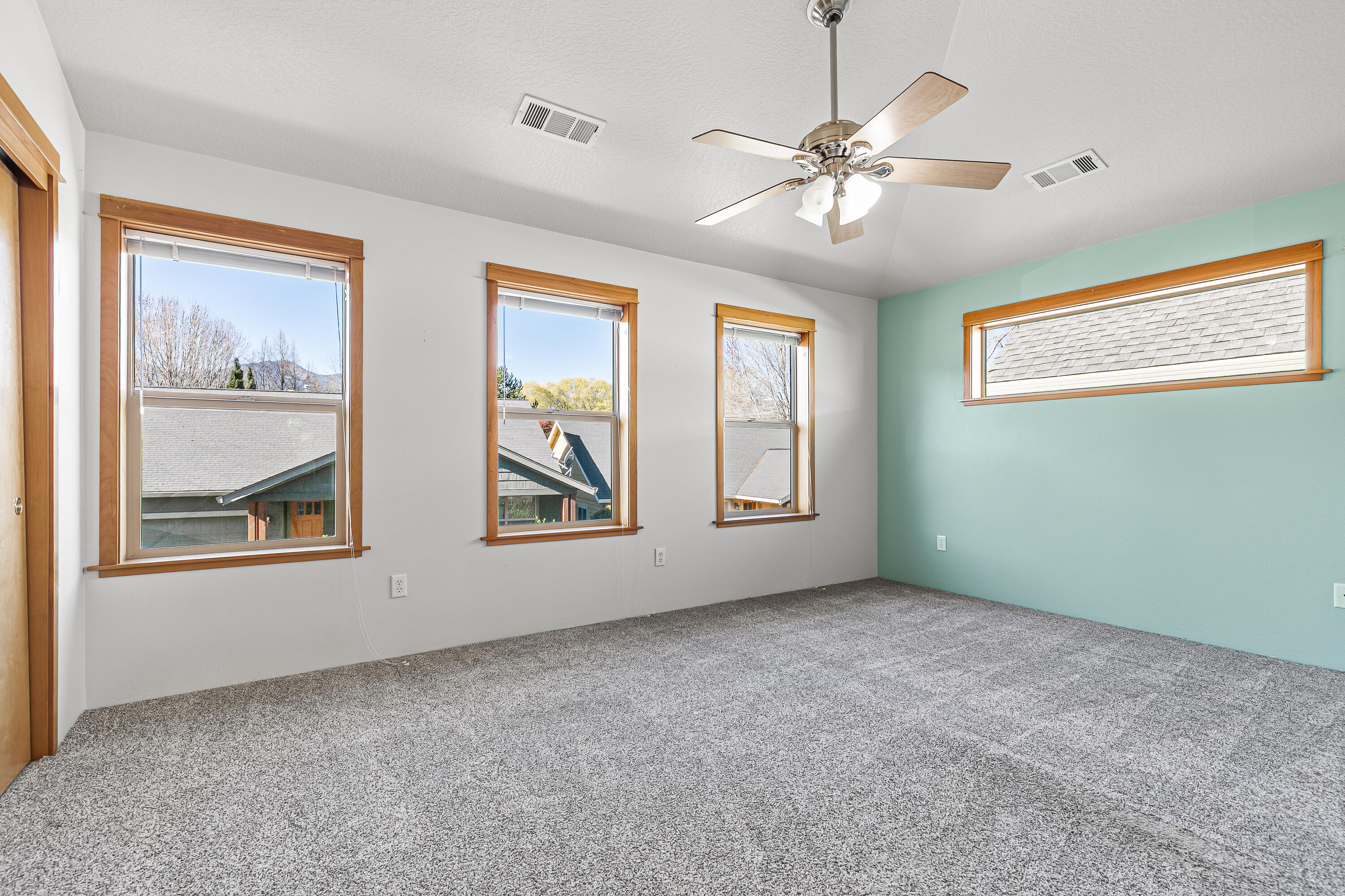 5 Logan Way Talent, OR 97540 - Photo 20 of 35 9R9A6355