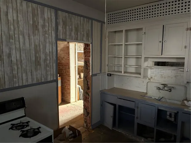 $124,900 | 1015 South 6th Street, Atchison, KS 66002