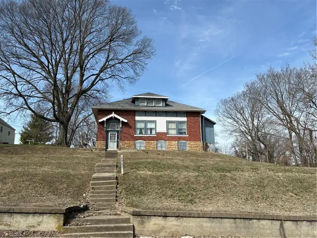 $124,900 | 1015 South 6th Street, Atchison, KS 66002