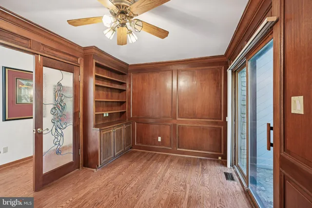 a view of a bedroom with closet