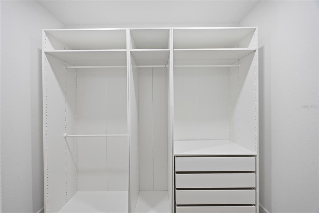 4221 West Spruce Street, Unit 2328 Tampa, FL 33607 - Photo 20 of 40 a close view of closet