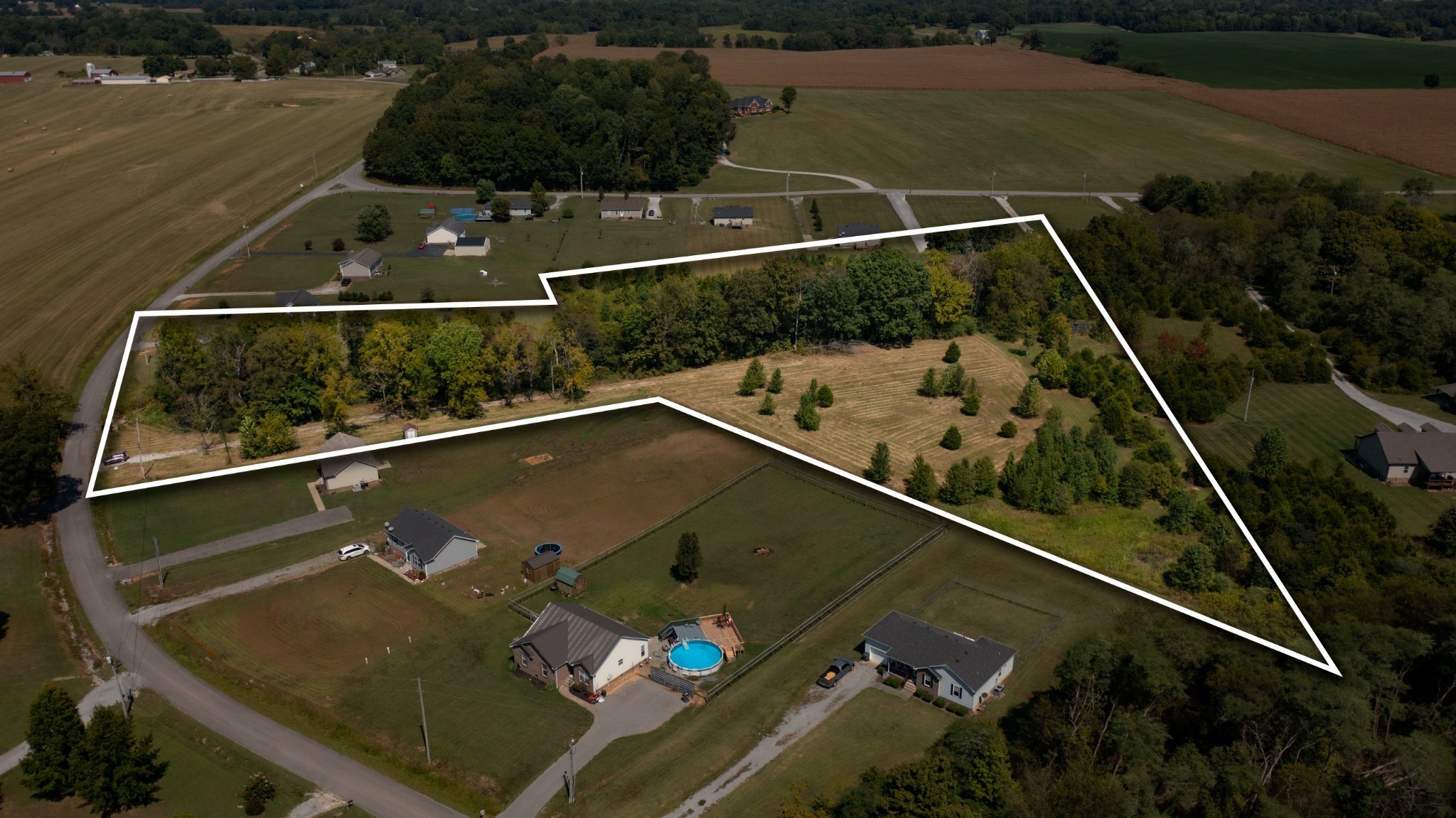 536 Martin Chapel Road Portland, TN 37148 - Photo 5 of 17 a view of roof with furniture