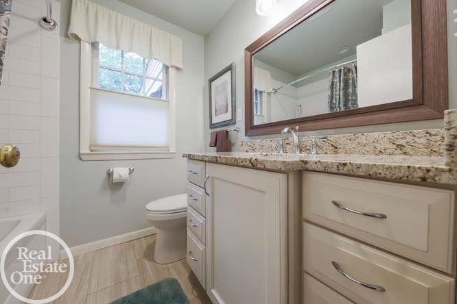 87 Ridge Road Grosse Pointe, MI 48236 - Photo 17 of 43 31330107-16.JPG