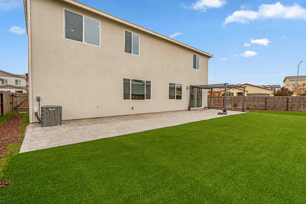a view of a backyard with plants and a backyard