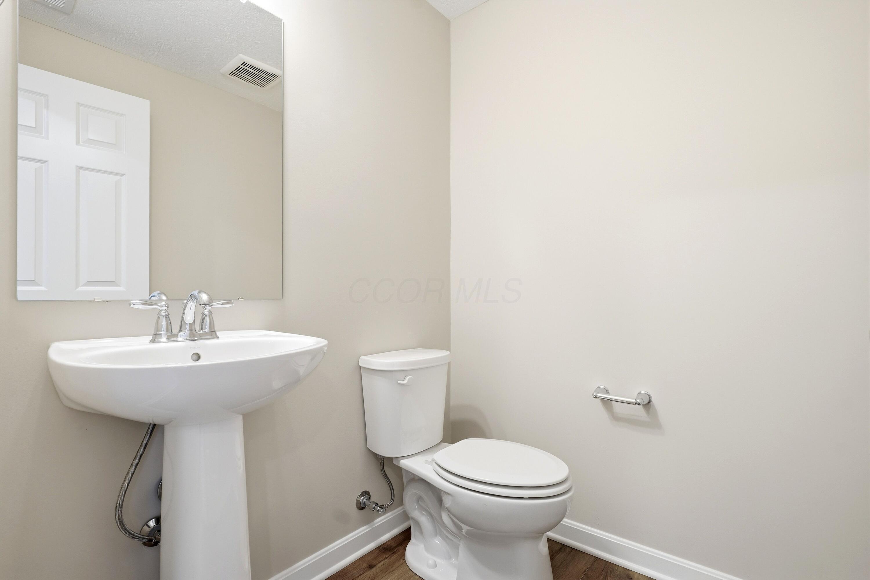 5477 Valleydale Road Powell, OH 43065 - Photo 7 of 40 Powder Room