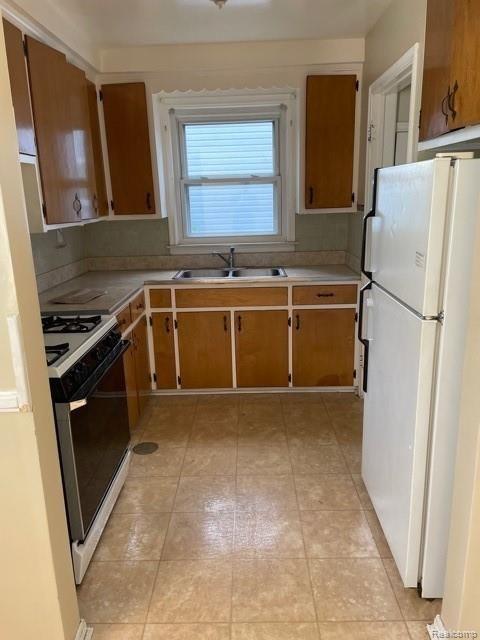 25256 Hayes Road Roseville, MI 48066 - Photo 11 of 18
