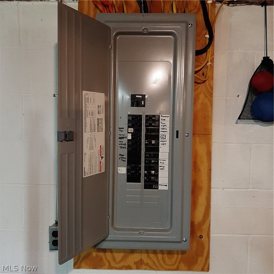 8599 Bryron Lin Road Mineral Ridge, OH 44440 - Photo 28 of 31 200 amp electric service