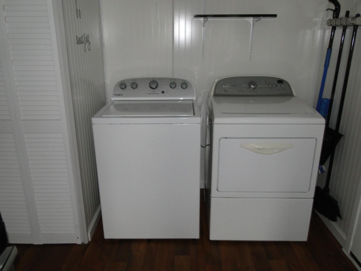 612 West 100 South Hebron, IN 46341 - Photo 9 of 18 a utility room with dryer and washer