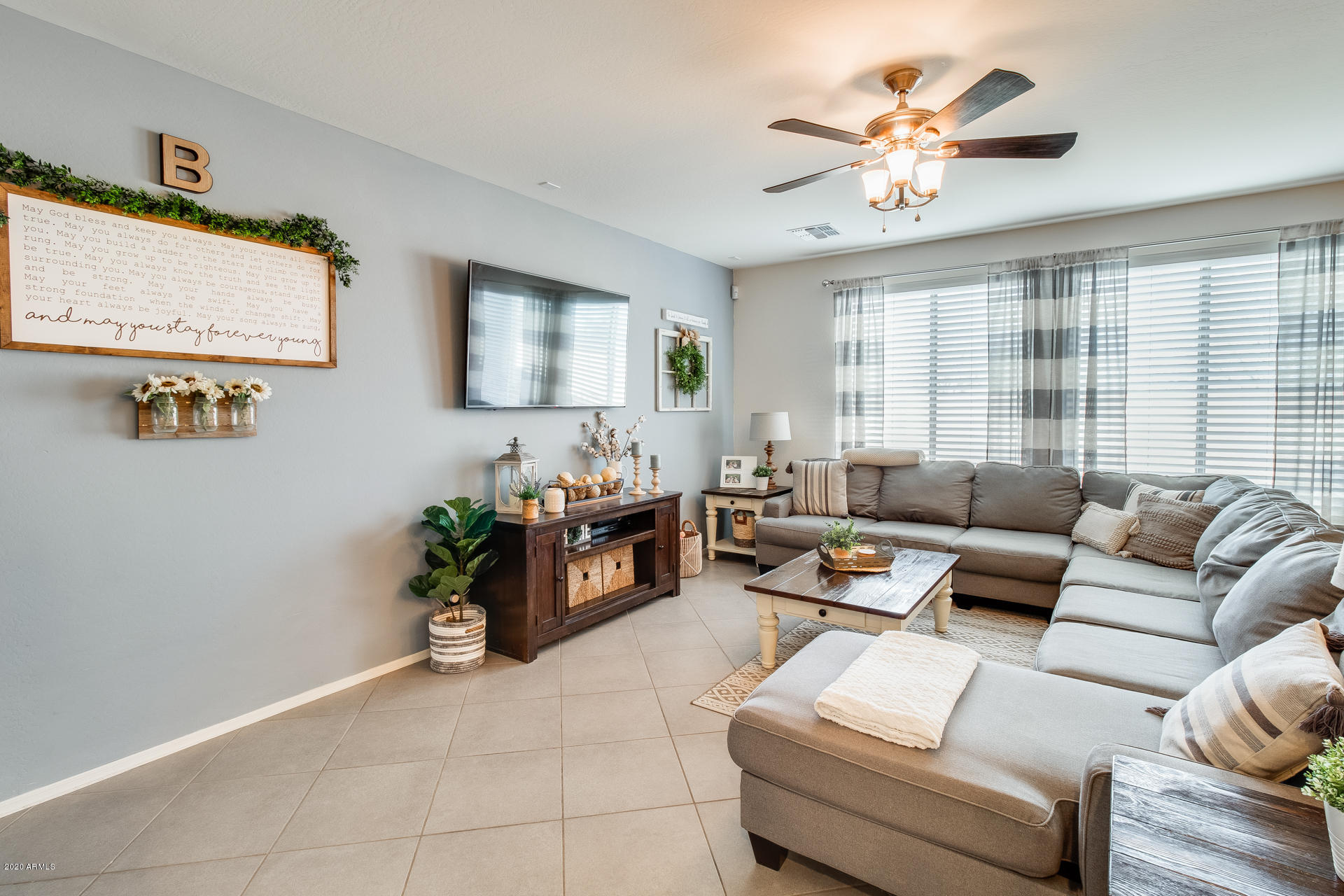 12118 West Rowel Road Peoria, AZ 85383 - Photo 6 of 34
