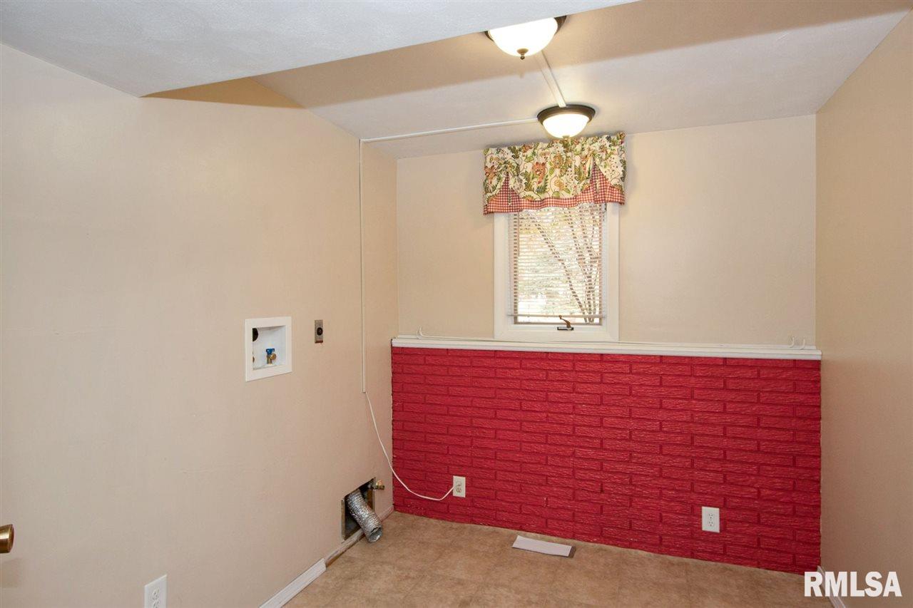 405 Woodlawn Road Long Grove, IA 52756 - Photo 21 of 24 Gallery Image 21