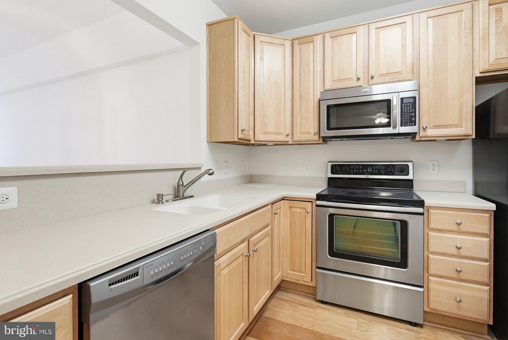 8901 Brauerton Road, Unit 301 Ellicott City, MD 21043 - Photo 18 of 49 Kitchen