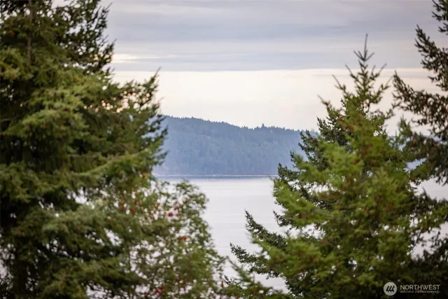 $725,000 | 382 Discovery View Drive, Sequim, WA 98382