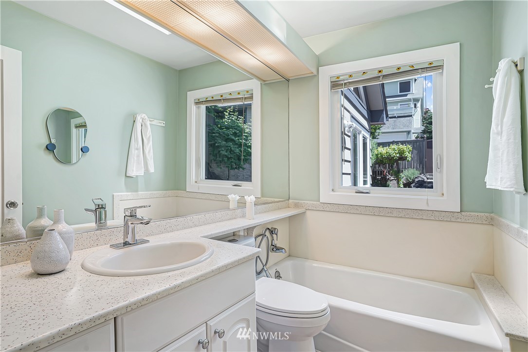 6736 39th Avenue Southwest Seattle, WA 98136 - Photo 14 of 32 Gallery Image 14