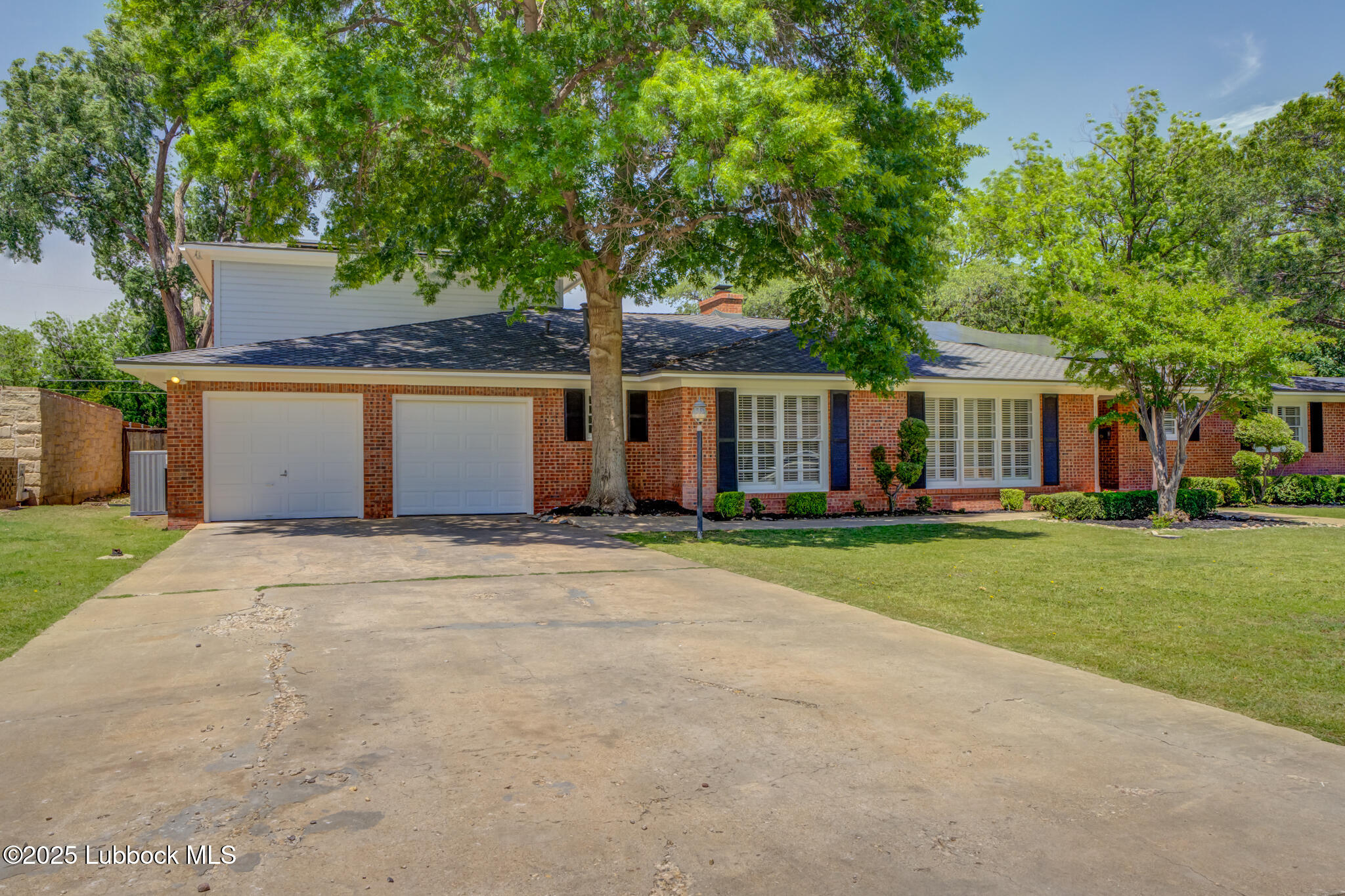 4608 18th Street Lubbock, TX 79416 - Photo 3 of 84 front view of a house with a garden