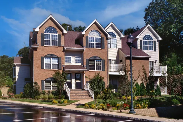 $3,095 | 29 Pinnacle Drive, Unit 29, Port Jefferson, NY 11777