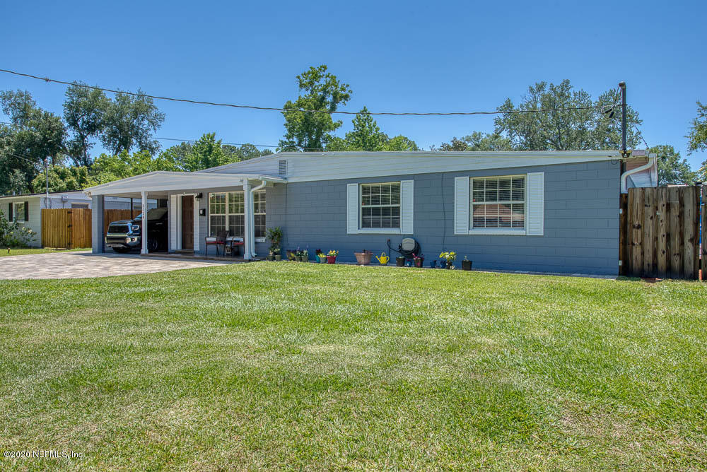 5128 Spring Glen Road Jacksonville, FL 32207 - Photo 2 of 24 front view of a house with a yard